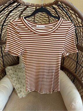 Carly Jean Los Angeles Kit Tan Striped Tshirt Large
